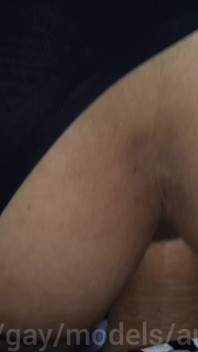 Słodki chłopiec Po raz pierwszy ujedł gorącą spermę tatusia i zerżnął jego piękny tyłek z dużym kutasem bez prezerwatywy!