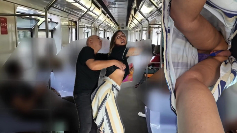 Victor SweetCoupleStories: Đi du lịch bằng tàu hỏa đã trở nên ngày càng...
