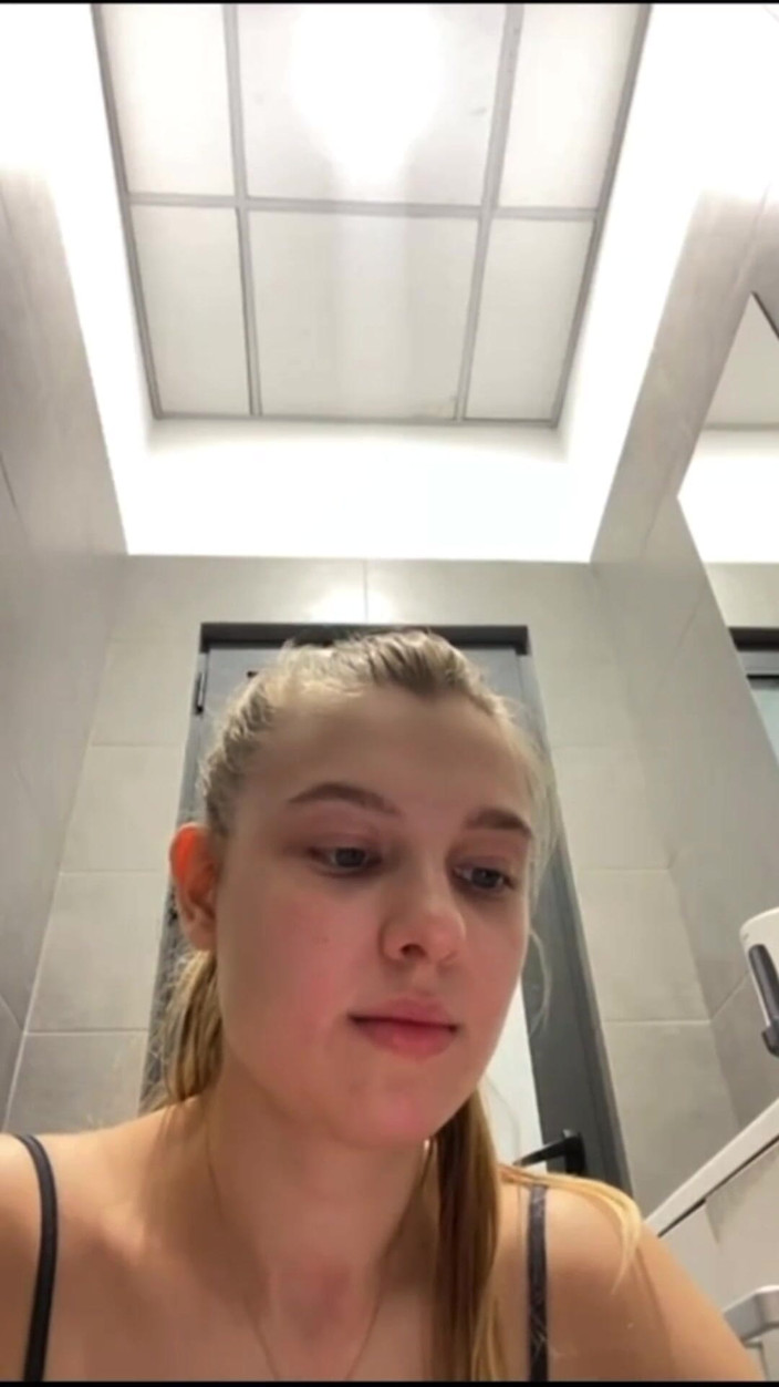 JuiceLussie: Squirting in the Fitting Room