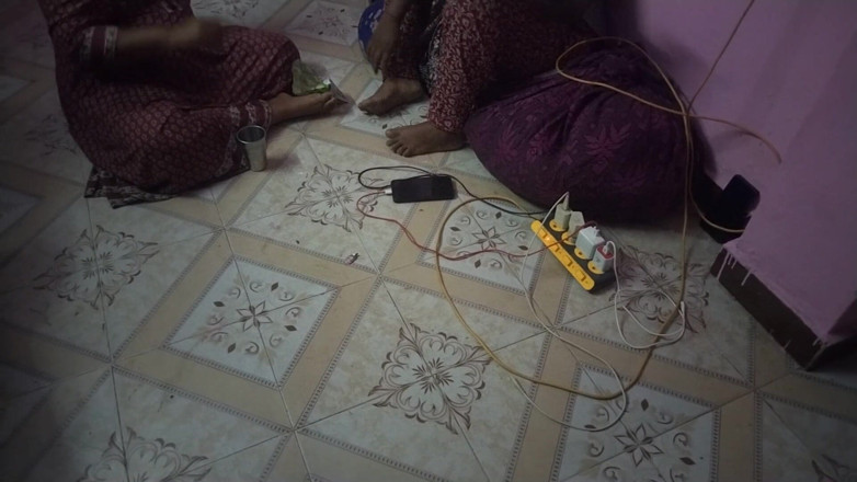 Tamil lesbian: 집에서 더티 토크하는 타밀 인도