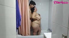 Riderqueen: Seks threesome - sepong kontol di kamar mandi