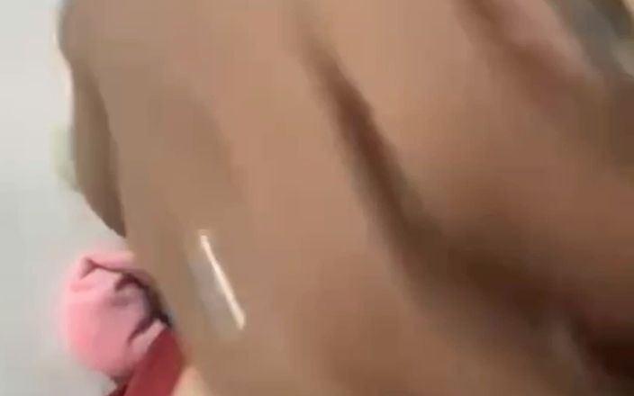 Jilbab69: Steek voor het douchen je vagina in totdat het nat...