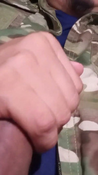 Chico Táctico Hetero Jalando De Su Polla Military