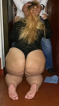 Madrasta rabuda recebe uma foda incrível. Real caseiro colombiano pornô