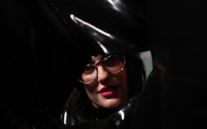 Countess diamond: Begränsad i latex säck pOV