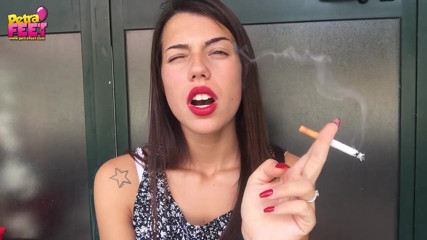 Smokin Fetish: Sweet teen first time smoking on cam