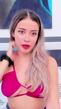 Rubia Latiana Siempre Quiere Ser Follada Aproximadamente En Su Habitación