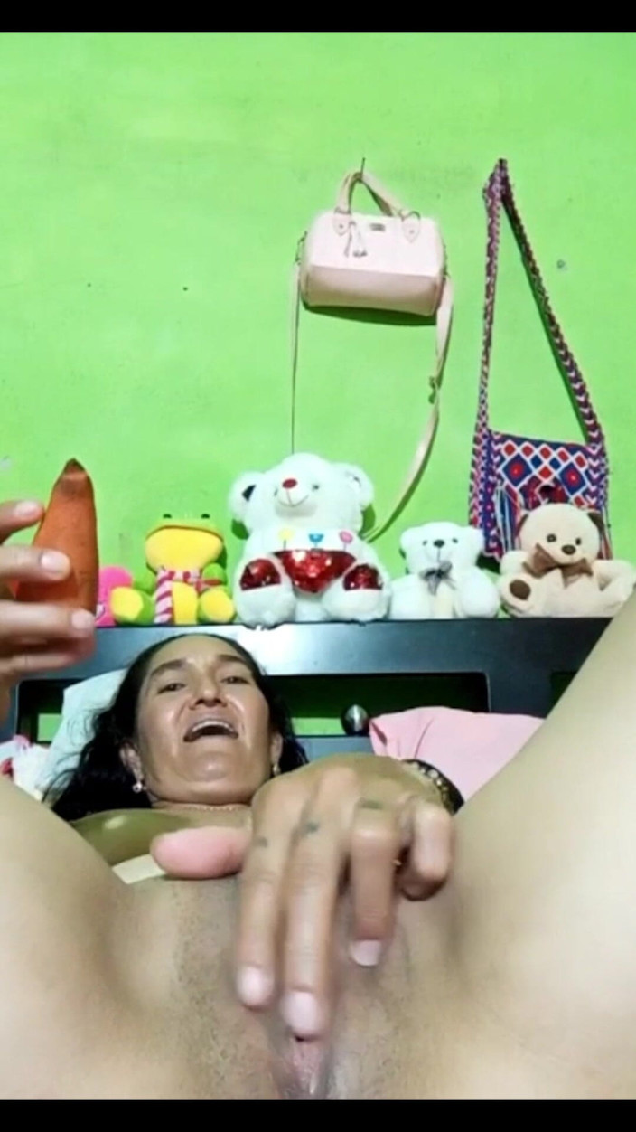 Anny Scorcia: 내 후장 P2 사이에 당근을 가진 Follo