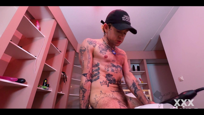 Xxx skips: Tesão ftm xxx salta moendo novo brinquedo até tremer orgasmo...