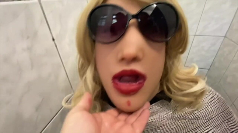 Mistress April: Dziwka z publicznej toalety przez kochankę kwiecień