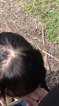 Elisa 18 e Bella X - boquete ao ar livre, masturbando e mijando na floresta