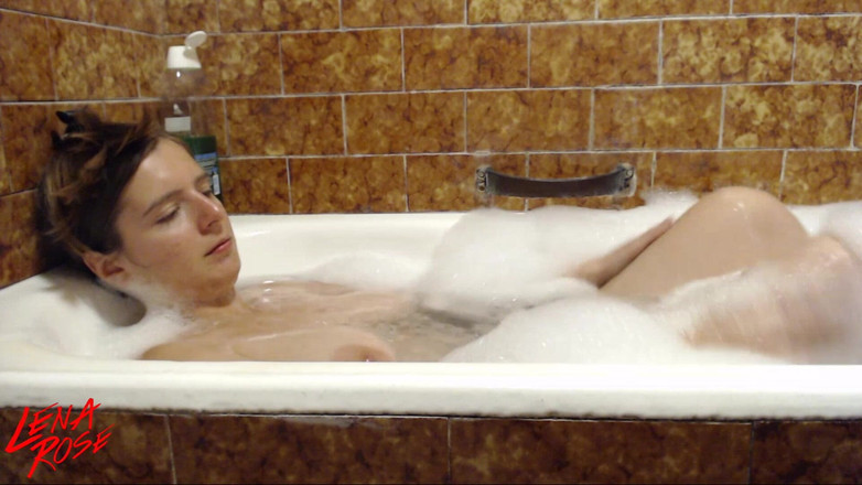 Lena Rose: Bagno di relax