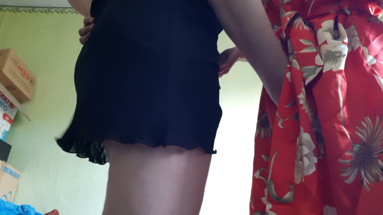 Lesbian-candys: O cu degetul pe mama iubitului meu în timp ce el...