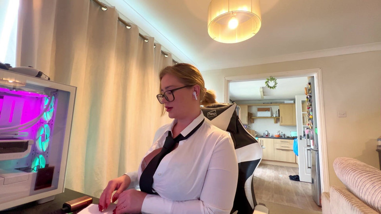 JessieHH: Sekretářka se šuká na kameru se svým šéfem