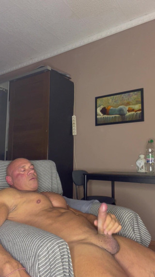 Mr. Guru: Kulturista si honí domů