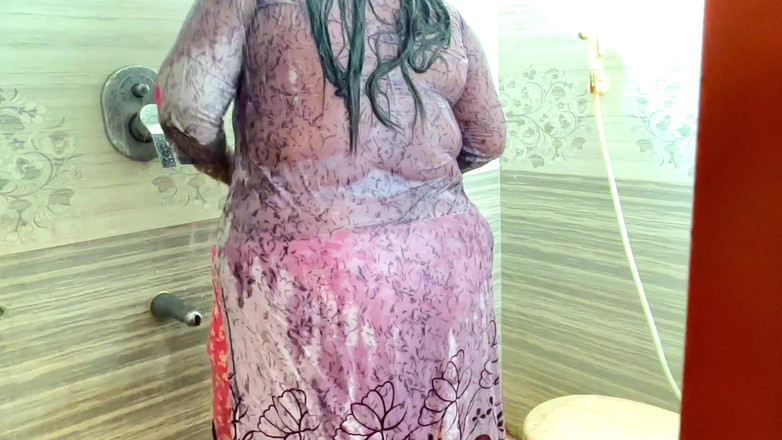 Aria Mia: Ficken mit tante im badezimmer