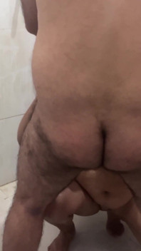 Coppia indiana romanticismo in bagno - sesso nudo - sollevata e sculacciata in culo