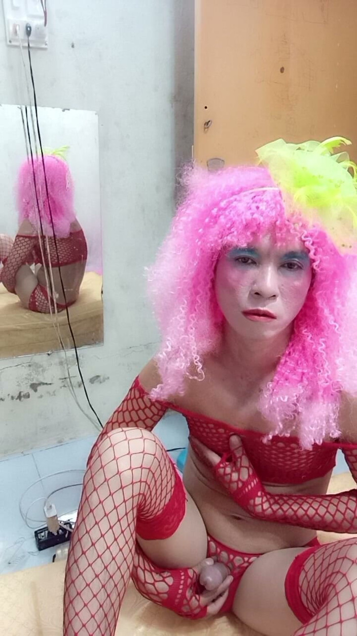 nguyen dang thien tri: Oanh le transgender in sexy dessous spielt mit einem falschen...