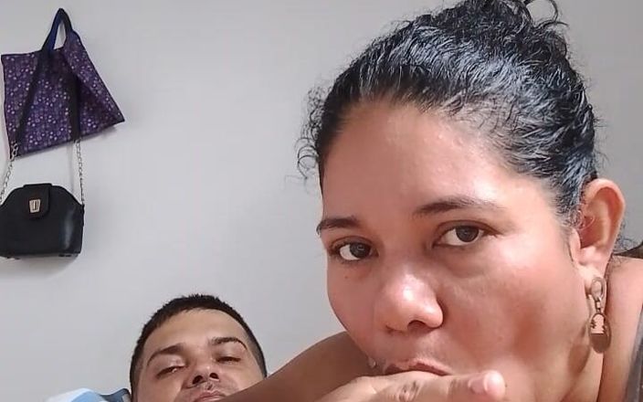 Valkyrieandluigy: Pengantin wanita minum botol kecilnya