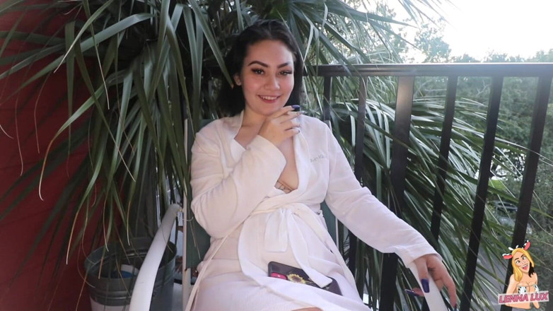 Lenna Lux: เฟติชสูบบุหรี่แบบแฟนสาว