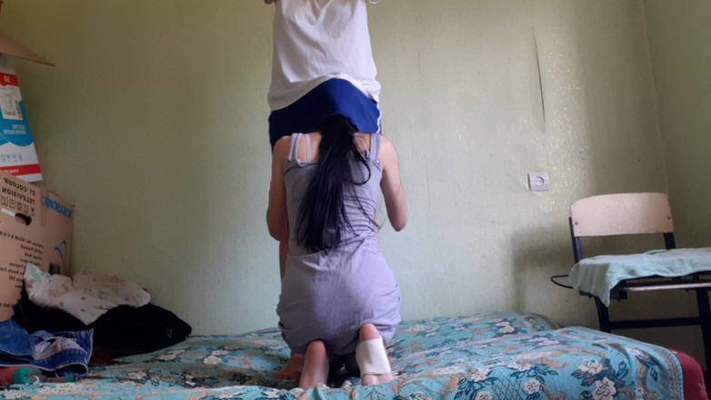 Lesbian-candys: Cuando estábamos solos en casa, seduje a la madrastra de...