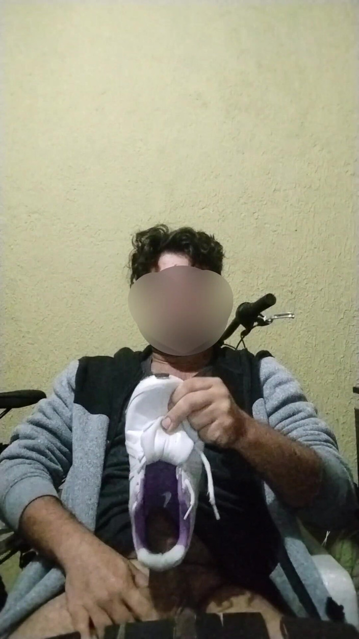 Sneakerfetish_BR: Zmysłowa sesja trampek Asics &amp; Adidas