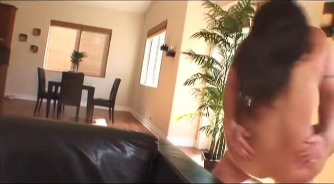 Perfect Porno: Une grosse latina se fait pénétrer par une grosse bite