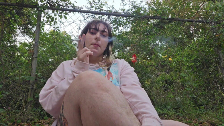 Mushroombitchx: Fumând și tachinându-mi vecinii