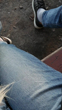 Chica se sorprendió al ver a un chico masturbándose en el parque y ayudarlo a correrse