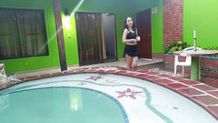 LorensSex: Minha meia-irmã latina entra no meu quarto com uma piscina...