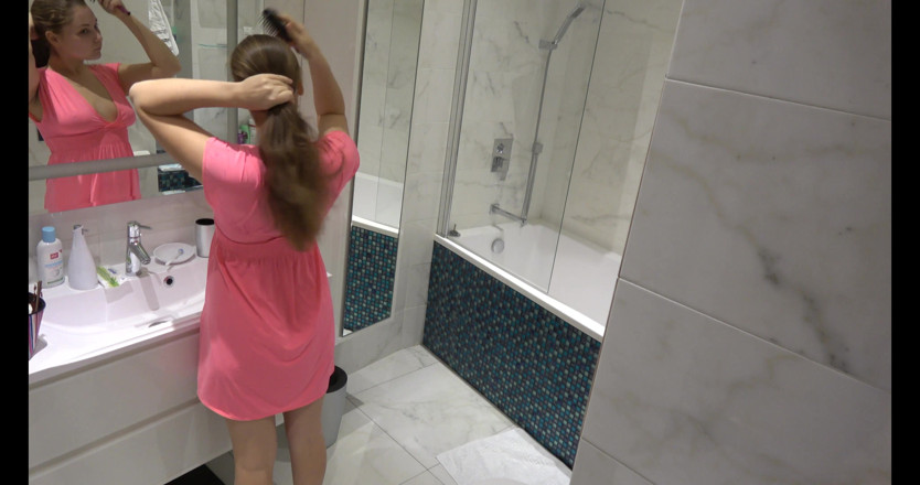 Milfs and Teens: Amateur Cam Catches Wet Teen in the Shower