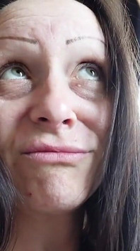 Vieni qui, lascia che ti urli in faccia così puoi sentire come sei patetico!