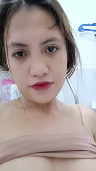 Asyalı kız mastürbasyon yapıyor