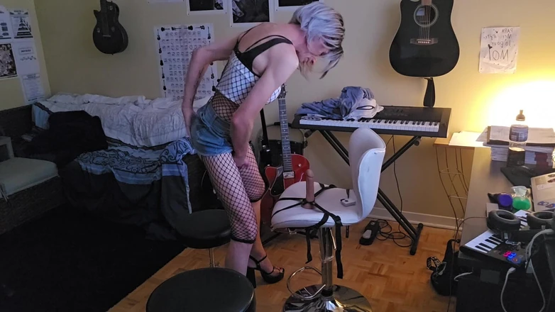 Filomena: SexyFilomena трахает ее задницу