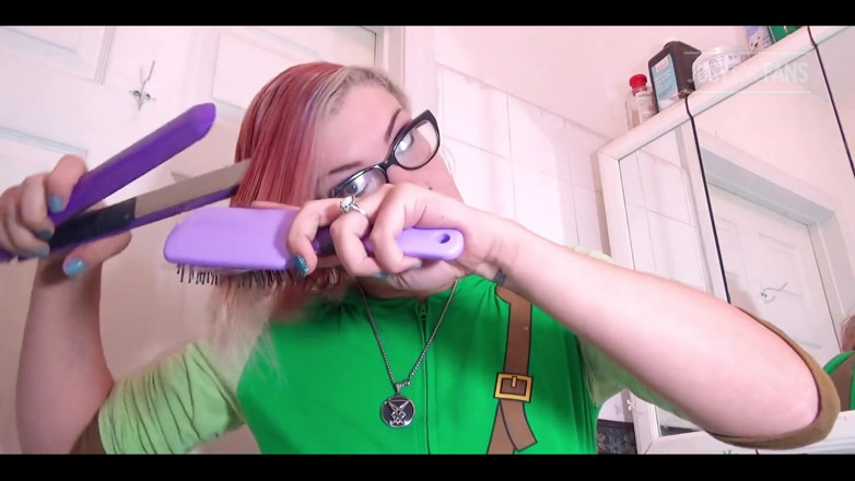 FondaDix: Damp Hair Brush and Straighten