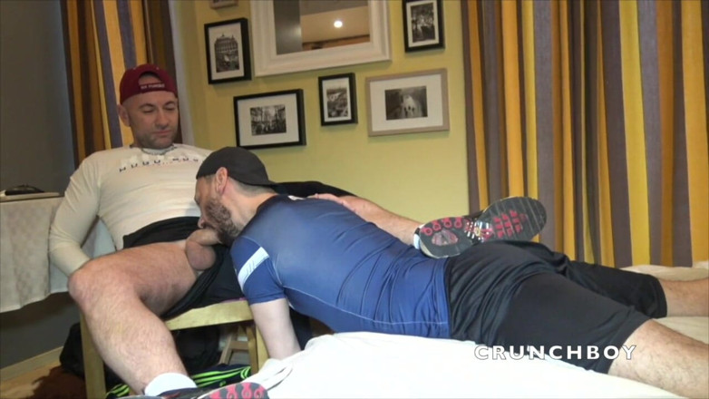 Sex humiliation with french lads: スニーカーでセックスの屈辱 by Jess Royan