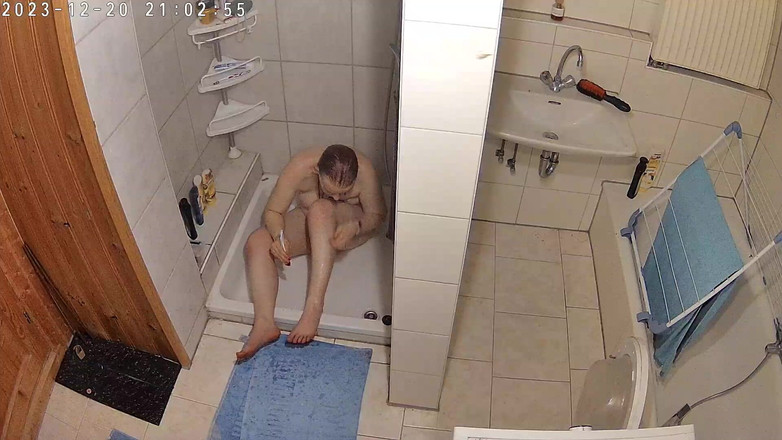 KittieNoOne: Спійманий розслабляється в душі