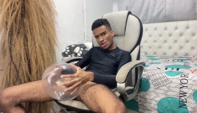 vergar4_daviid: 我从健身房回来，开始用充气避孕套做爱