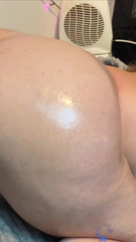 Shygirlfromeurope बड़े डिल्डो के साथ अपनी चूत सुपरहार्ड को चोद रही है