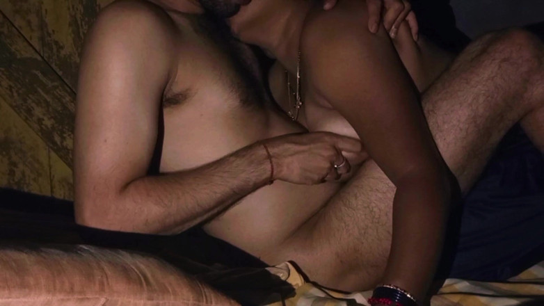 Harder299: Azgın desi köylü teyze kocası tarafından sert sikiliyor,