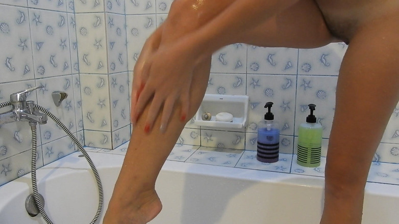 MissAnja_FH: Rasage des jambes, aisselles dans la baignoire