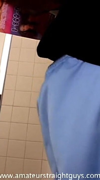 热辣的直男Rj需要赚一点钱，所以他用当地的抹布回答我们的广告。