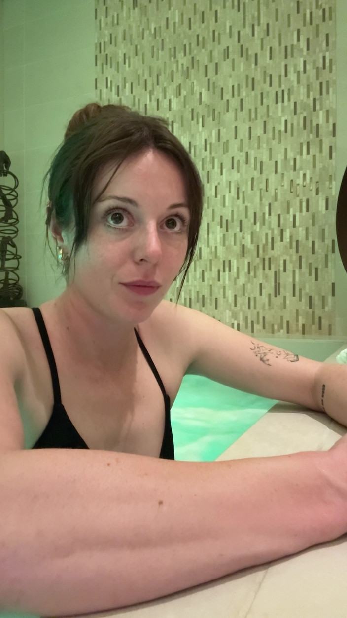 Nadia Foxx: Jet Orgasmo in una spa!