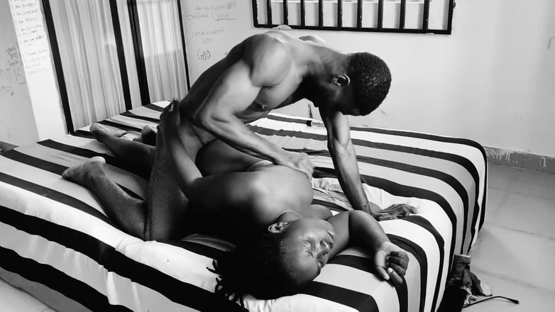 Kpekus Tv: 与我的饥渴邻居发生性关系