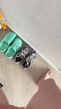 Kemusnahan lengkap apartmen oleh air kencing - POV Terdesak