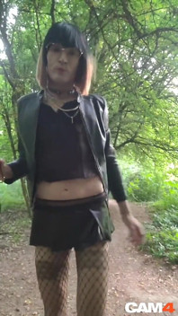 Fantasme De Pute. Cam4 En Foret De Brunoy Cumslut En Recherche D'offrandes De Sperme En Public Vanessabitchx