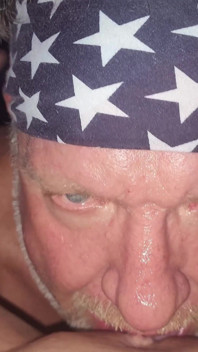 Bigsexydaddyd este udat de Katlicious Kitty