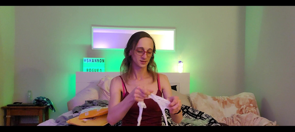 Shannon Rogue: Un alt videoclip distractiv mic de despachetare