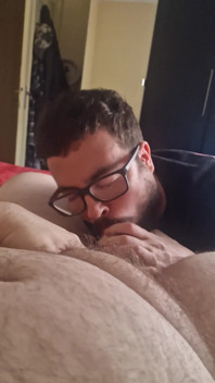 Chupando O Pau Grosso De Um Pai Gordo.