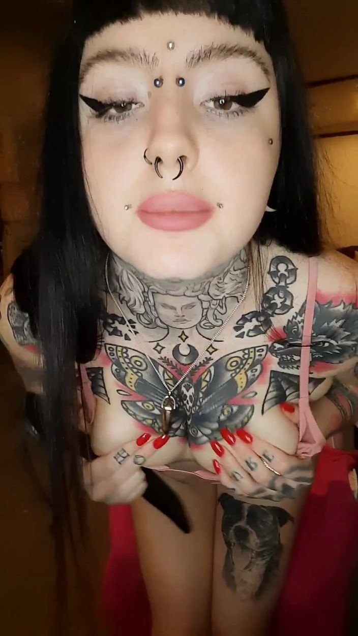 Yourfavecumslut: Ragazza in bikini ti mette al tuo posto